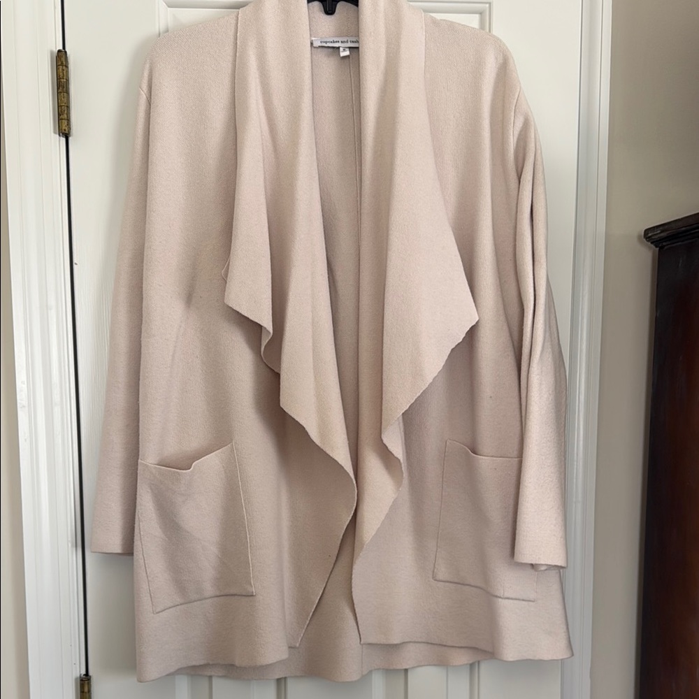 Cupcakes and Cashmere Cream Women's Sweater/jacket